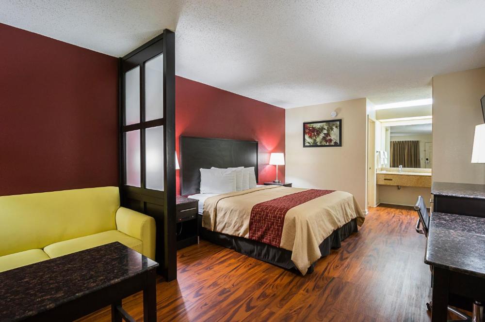 Suite Queen Room Non-Smoking interior